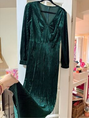 Women’s Emerald Green Long Sleeve Velvet Midi Dress